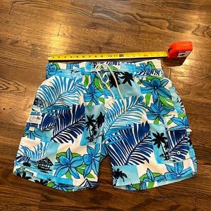 Men’s size extra large, bathing trunks in cool Hawaiian print:5 pockets w/lining